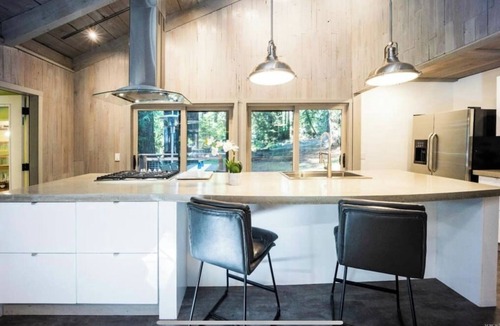 Occidental House | Modern House w. Fast Internet in 1 Acre Land
