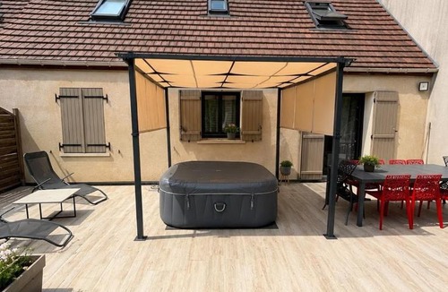 Sarcelles Villa | Modern House with Jacuzzi 8 guests