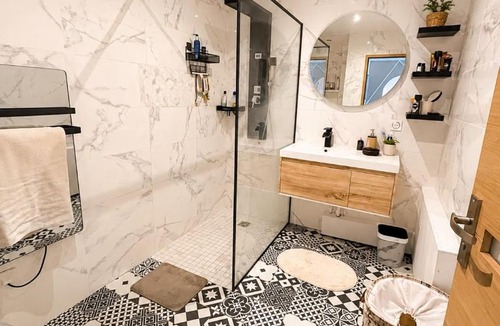 Sarcelles Villa | Modern House with Jacuzzi 8 guests