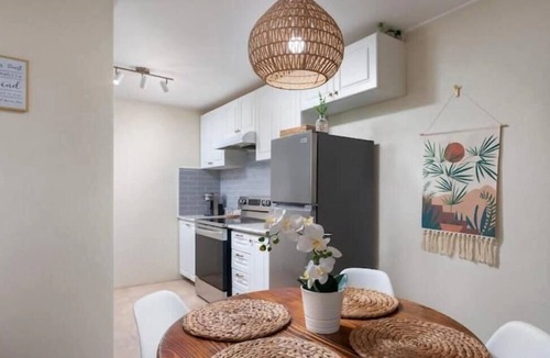 Plumtree House | Modern House with Queen beds 7 mins drive to beach