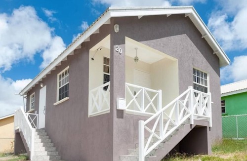 Plumtree House | Modern House with Queen beds 7 mins drive to beach