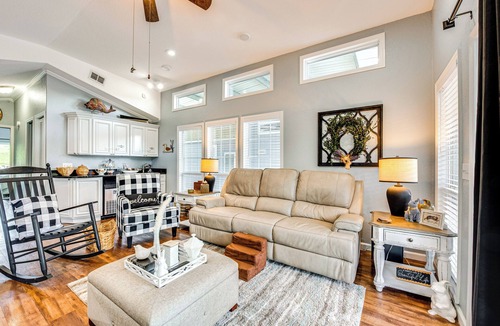 Bainbridge Cottage | Modern Houseboat on Flint River w/Dock!