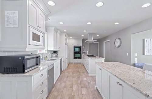 Garden City House | Modern Huge Home! 11,500 sq. ft! Family Reunions or Big Group! Perfect Location