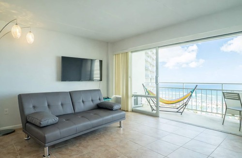 Waikiki Condo | Modern Ilikai 16th floor Harbor Studio - Surfing, Sunset & & Yacht Views!