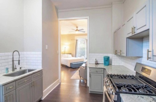 East Price Hill Apartment | Modern Incline District Studio. 5 mins to Downtown+Stadiums #1