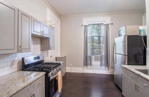 East Price Hill Apartment | Modern Incline District Studio. 5 mins to Downtown+Stadiums #1