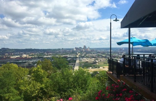 East Price Hill Apartment | Modern Incline District Studio. 5 mins to Downtown+Stadiums #1