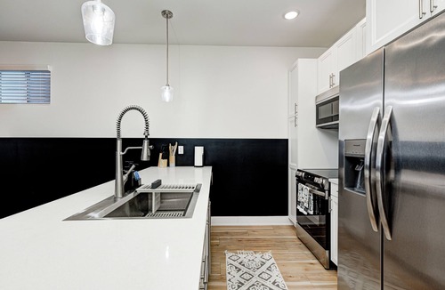 Near Northside House | Modern Indy Retreat. Minutes Away From Downtown & SoBro: An Epic Indy Getaway!