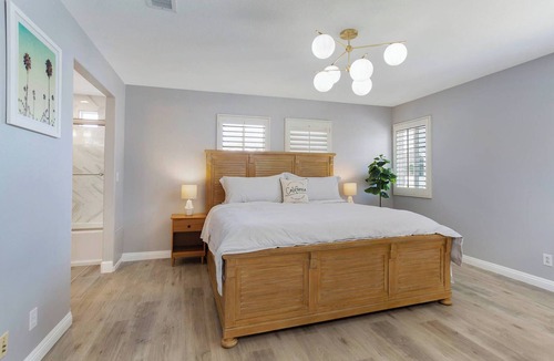 Irvine Business Complex Condo | Modern Irvine Getaway on Steely #42612