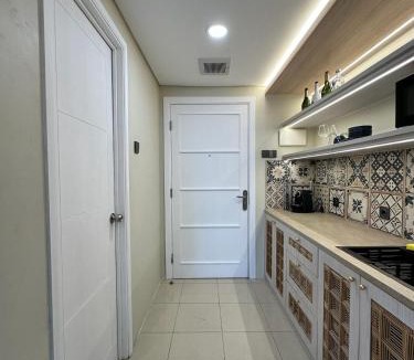 Jakarta Apartment | Modern Island Vibe Studio - High Floor - Mall Access
