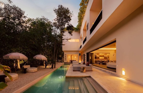 Zama House | Modern Jungle Villa | Rooftop Pool Lounge