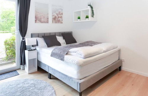 Kaiserslautern Apartment | Modern K-Town Studio WiFi Kitchen Smart TV