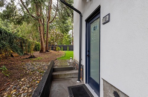 Burnaby House | Modern King-Size Guest Suite w/AC
