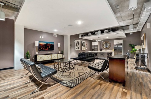 SoNo Apartment | Modern King Studio Downtown ATL Apartment