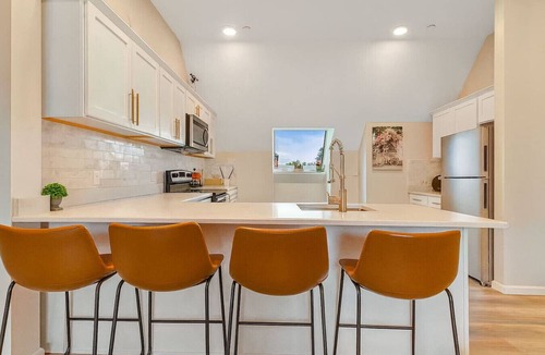 Mill River Apartment | Modern King Suite near Wooster Square and Yale