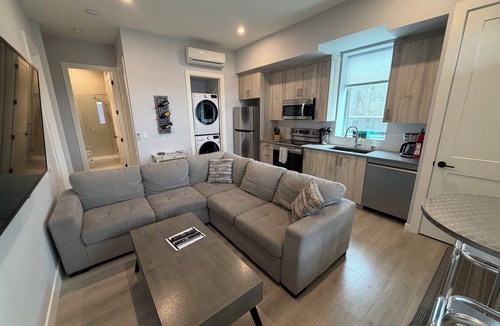 Okanagan-Similkameen Apartment | Modern Lake View Basement Suite.