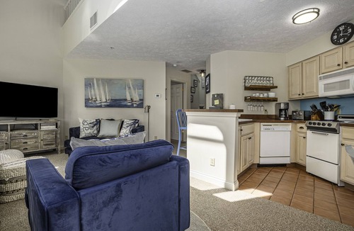 Manistee Condo | Modern Lake View Condo at HV