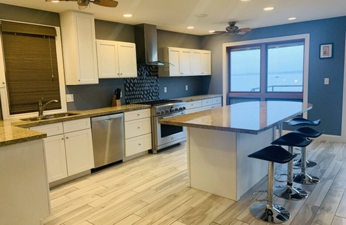 Clear Lake House | Modern lakefront 3BD/3BR house breathtaking views