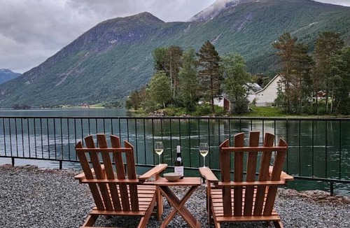 Stryn Apartment | Modern lakefront apt with view - EV plug