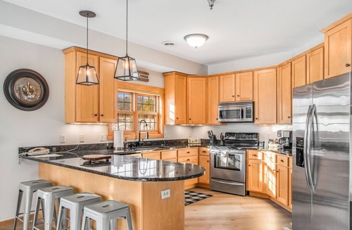 Three Lakes Condo | Modern lakefront condo with grill, W/D, gas fireplace, indoor pool, & hot tubs