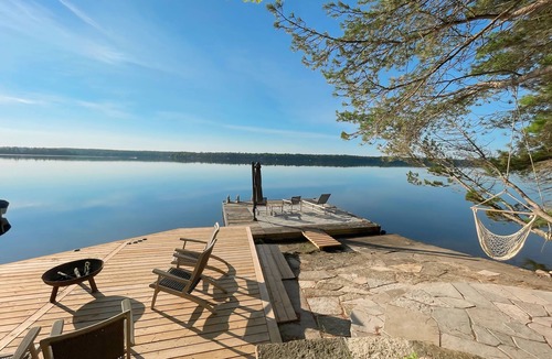Selwyn Cottage | Modern Lakefront Gem on Clear Lake