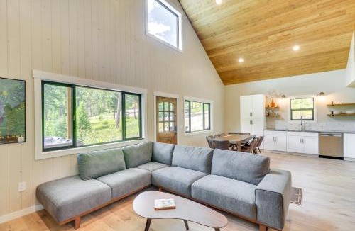 Lakeside House | Modern Lakeside Cabin w/Mountain Views & Hot Tub!
