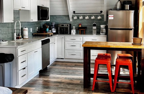 Ashley Oaks Ski Chalet | Modern Lakeside Chalet - Large Deck - Pontoon Rentals - BBQ Grill - Boat Slip