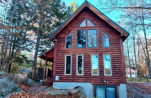 Oakland Cabin | Modern lakeside log cabin on pristine East Pond Oakland Maine's Belgrade Lakes