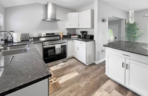 Bethlehem House | Modern Lakeview Escape in Hickory - Pet friendly