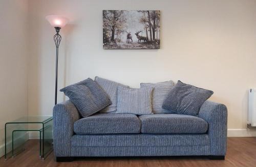 Beeston Apartment | Modern large 2 Bed whole apartment - Free parking - Ground floor - Central Beeston