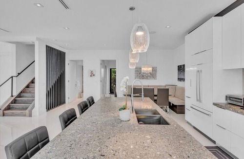 Colee Hammock House | Modern Las Olas Masterpiece, Steps from Las Olas