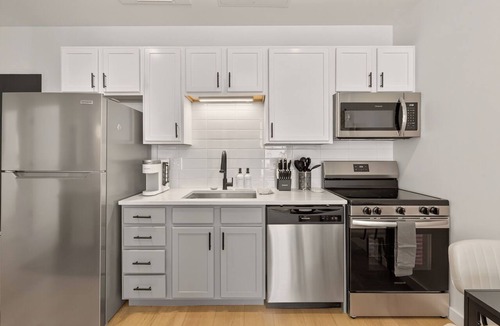 Charlotte Apartment | Modern, light-filled 2BR in Charlotte’s vibrant South End. Steps to the Rail Trail + Light Rail for easy Uptown access. Rooftop skyline views, luxe co-working, and walkable hotspots. Perfect for work, play, or extended stays.