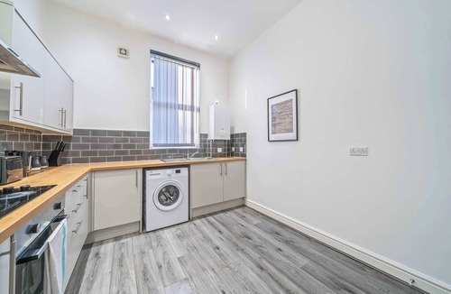 Vauxhall Apartment | Modern Liverpool Apartment | Sleeps 7 | Ground Flr