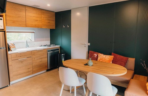 Nieuw Heeten House | Modern lodge for 2 guests with panoramic windows, rain shower and covered terrace in the Sallandse Heuvelrug.