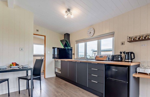 Bretforton Cottage | Modern lodge with hot tub - Cotswold Lodge