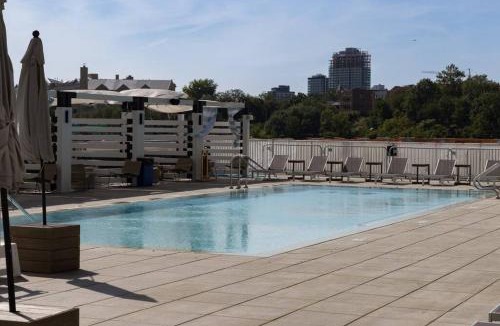 Historic Downtown Apartment | Modern Loft 15 Min from NYC with City View & Pool