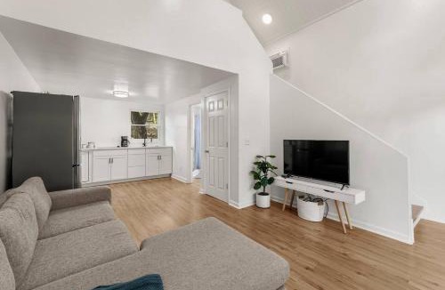Greater Valley Brook House | Modern Loft Carriage House