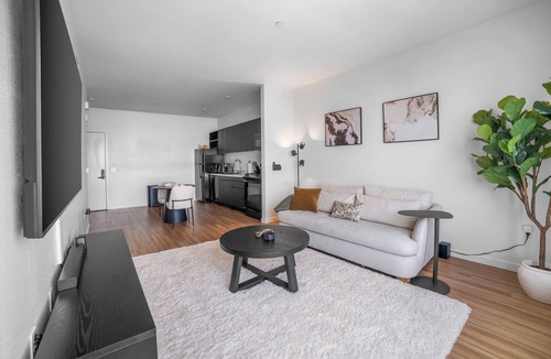 Sacramento Apartment | Modern Loft Downtown Proximity + Baseball Stadium Views