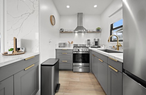 Carlsbad Village House | Modern Loft in Carlsbad Village steps to beach (Tesla Charger available)