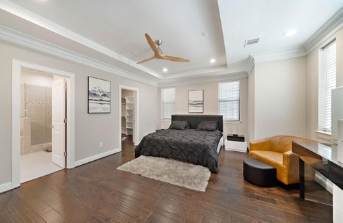 Houston Apartment | Modern Loft Unit with Patio at the Galleria