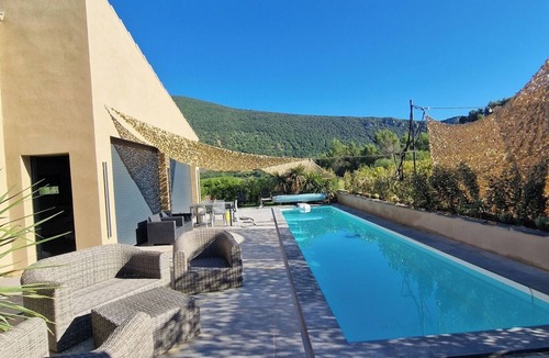 Pierrelongue Villa | Modern loft villa with terrace and swimming pool, unobstructed view of nature