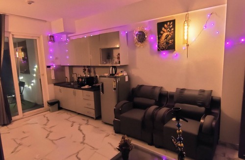 Gurugram Apartment | Modern loft with overlooking city view