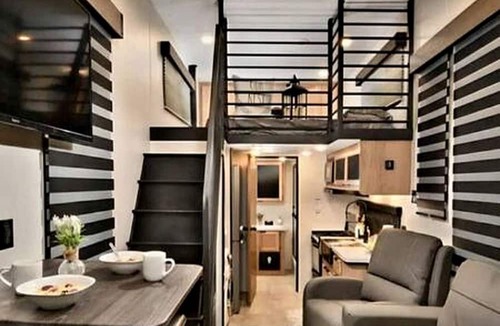 Quitman Cabin | Modern Lofted Tiny House Fully Equipped with Lake Views in Texas