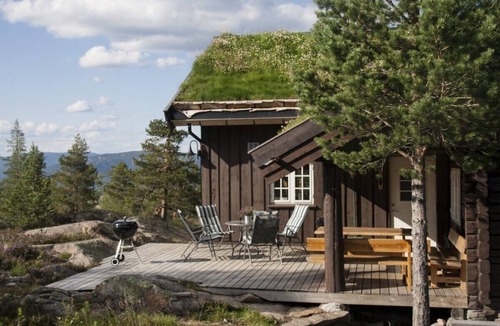 Flesberg Cabin | Modern log cabin on Blefjell
