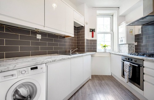 Golborne Apartment | Modern London stay near Nothing Hill