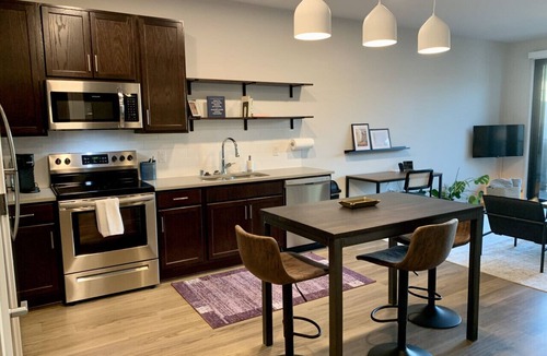 Brown Deer Apartment | Modern Luxe 1BR Apt with Gym, Pool, and Parking