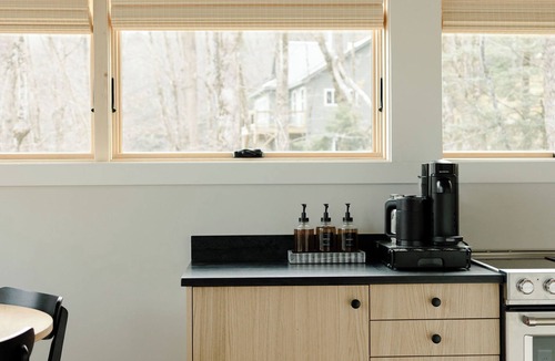 Beech Mountain Cabin | Modern Luxe cabin-Hot tub & Custom Sauna