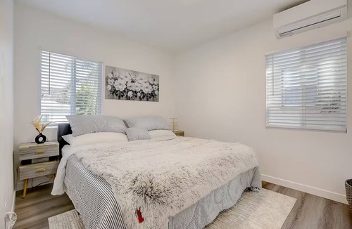 Lynbrook Apartment | Modern Luxe Hideaway 15 Min to JFK & 35 Min to the Heart of NYC