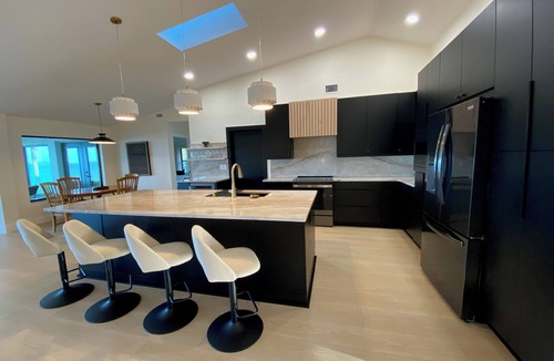 Sanders House | Modern Luxe Riverfront Paradise-new listing! Monthly discount