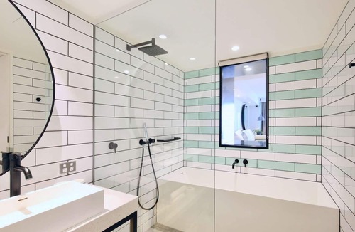 Bondi Beach Apartment | Modern luxe studio apartment in QT complex, right on Bondi Beach